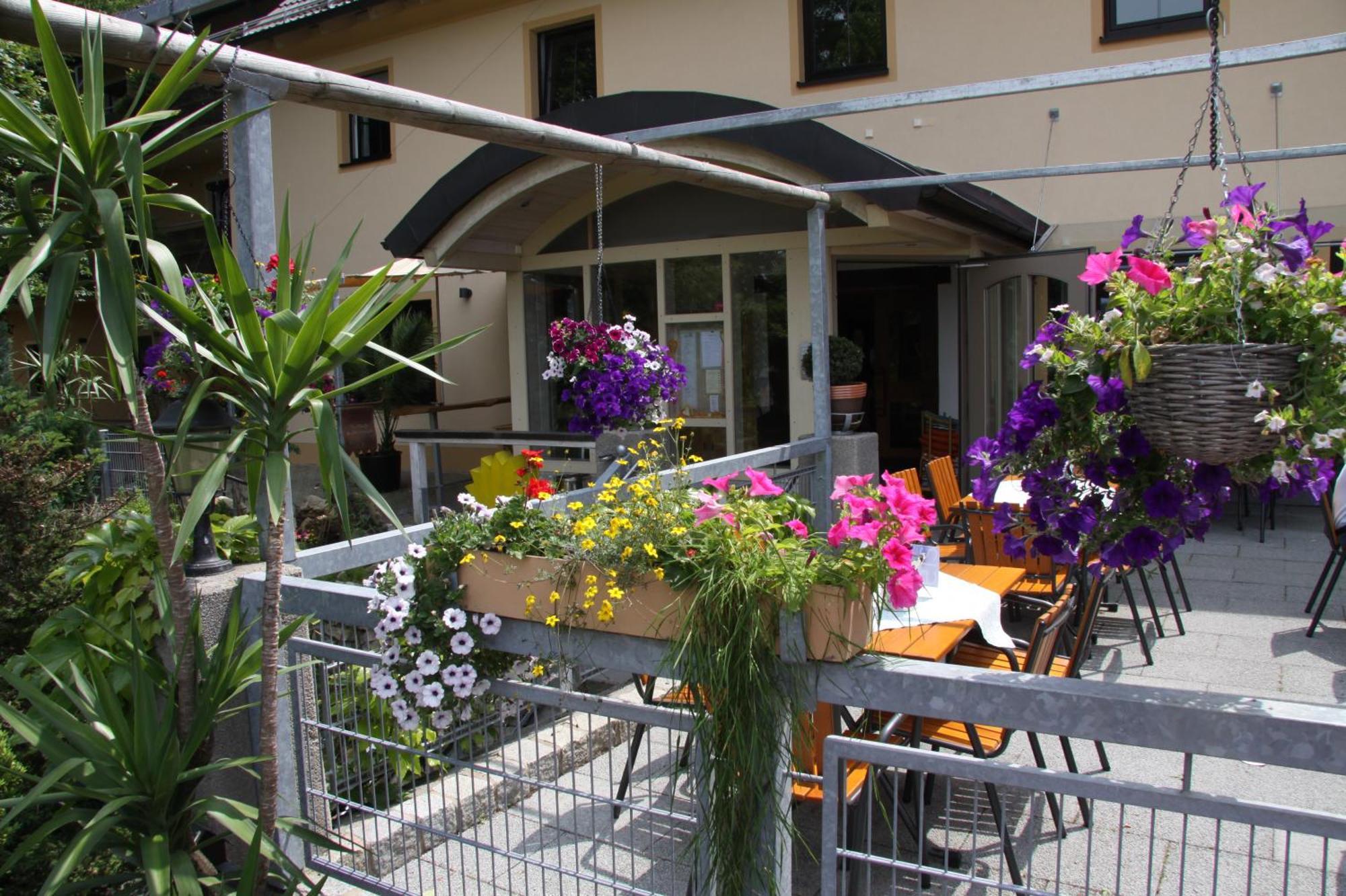 Hotel-Restaurant Bauer-Keller Greding Exteriör bild