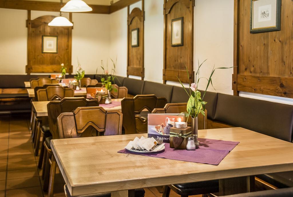 Hotel-Restaurant Bauer-Keller Greding Exteriör bild