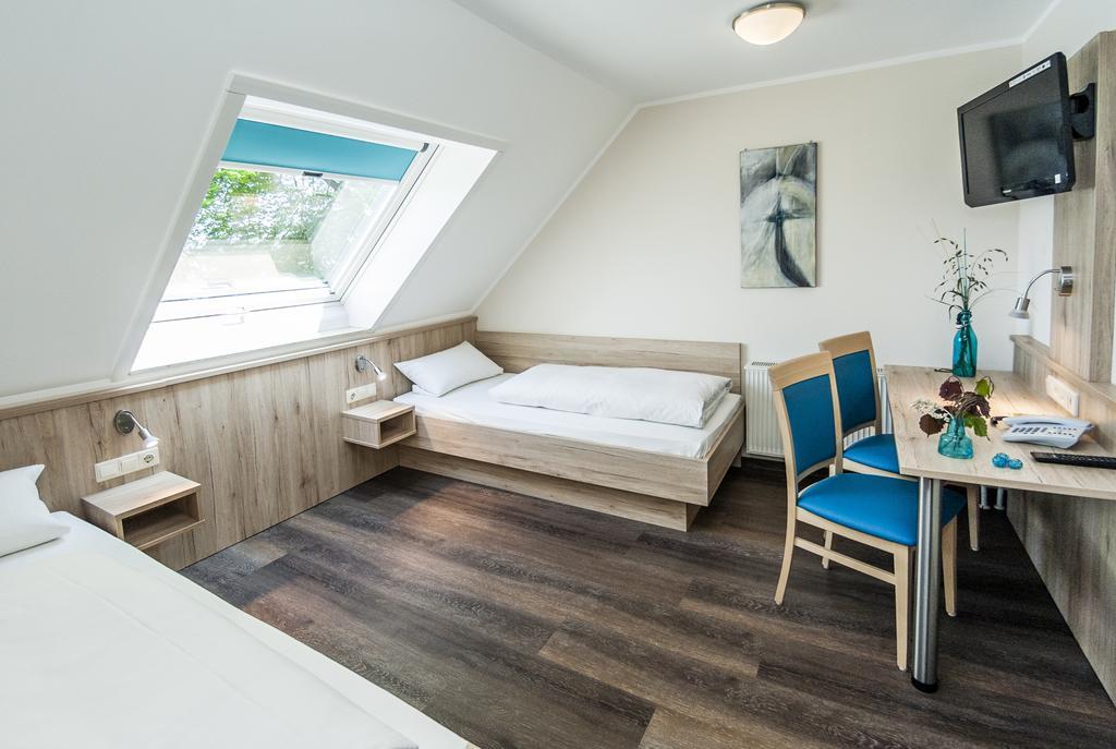 Hotel-Restaurant Bauer-Keller Greding Exteriör bild